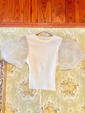 ASTR The Label White Puff Sleeve Top Size Medium NWOT Open Back Tie